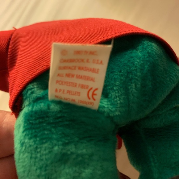 VINTAGE BEANIE BABY BEAR TY BEANIE “ERIN” OUTFITTED MINT DISPLAYED IN CASE 1997 - Picture 10 of 15